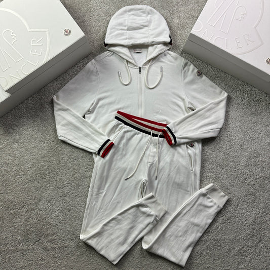 Tracksuit size L fits M