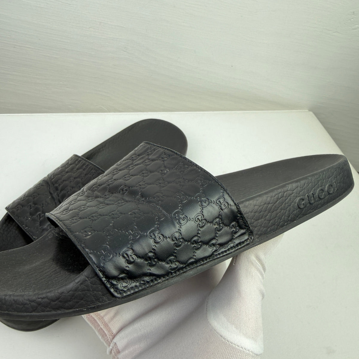 Gucci Monogram Slides UK 6 (EU 40)