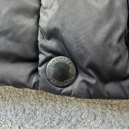 Moncler Rodenberg - Size 5 (XL)