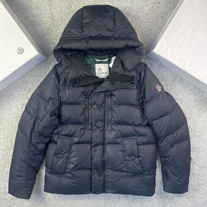 Moncler Rodenberg - Size 5 (XL)