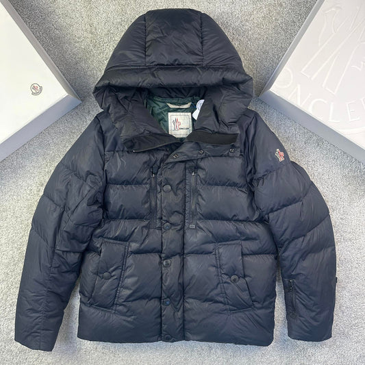 Moncler Rodenberg - Size 5 (XL)