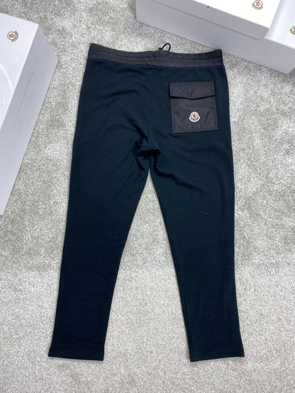 “Born to protect” Joggers Size L (W34)