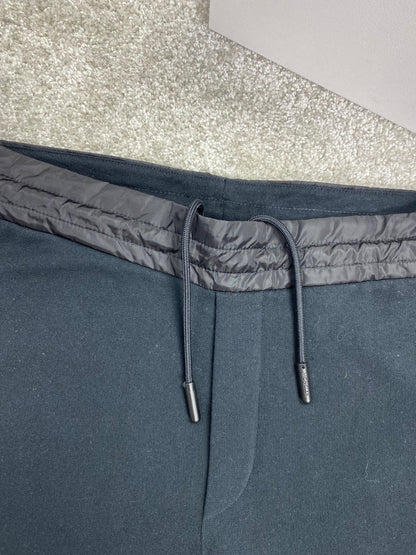 “Born to protect” Joggers Size L (W34)