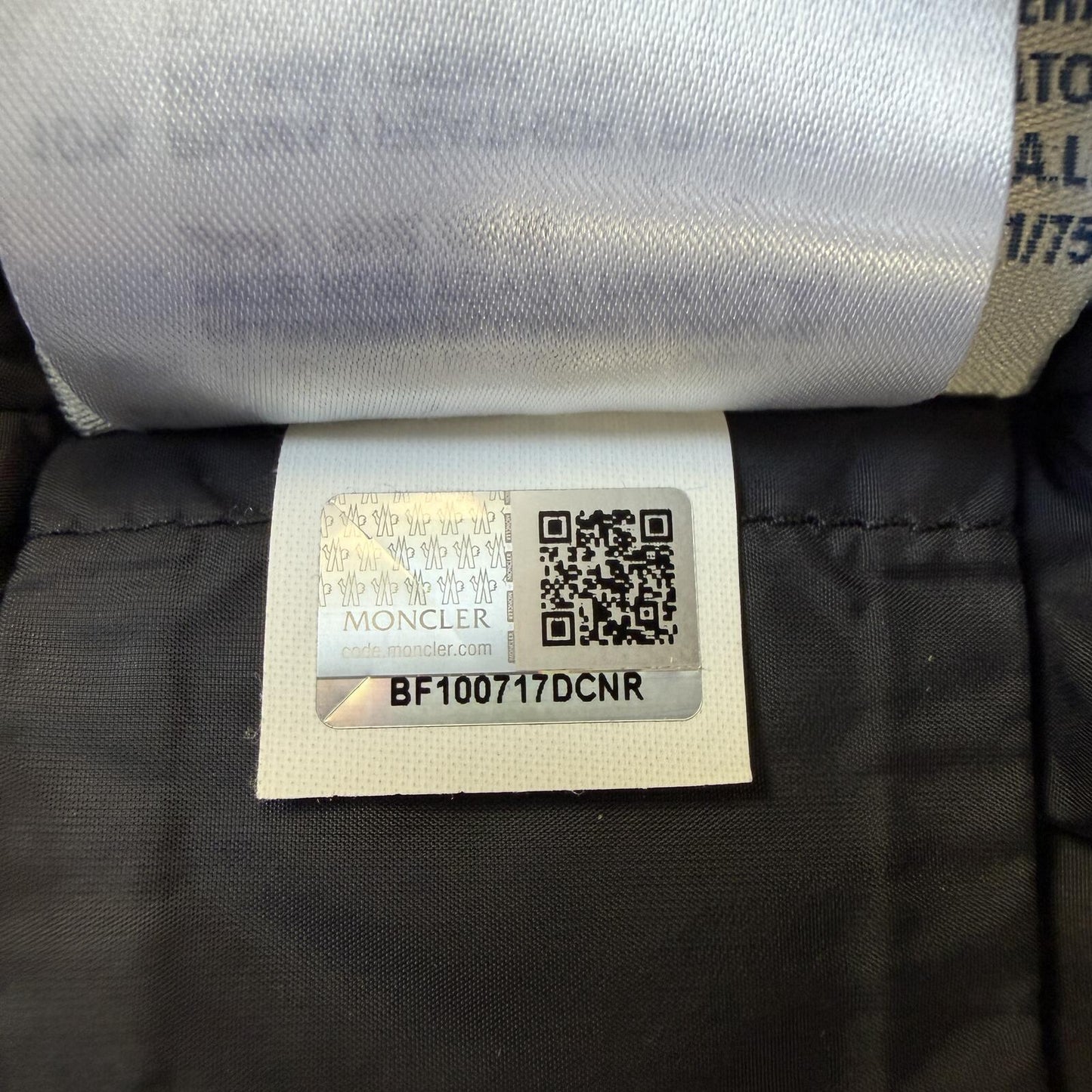 Moncler Women’s Lanoux Size 4 UK 12/14