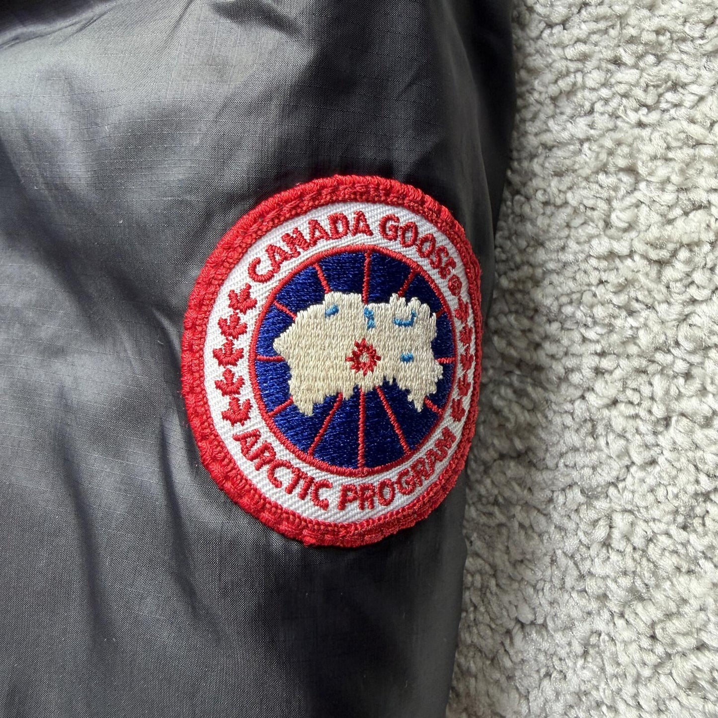 Canada Goose Lodge Size Medium