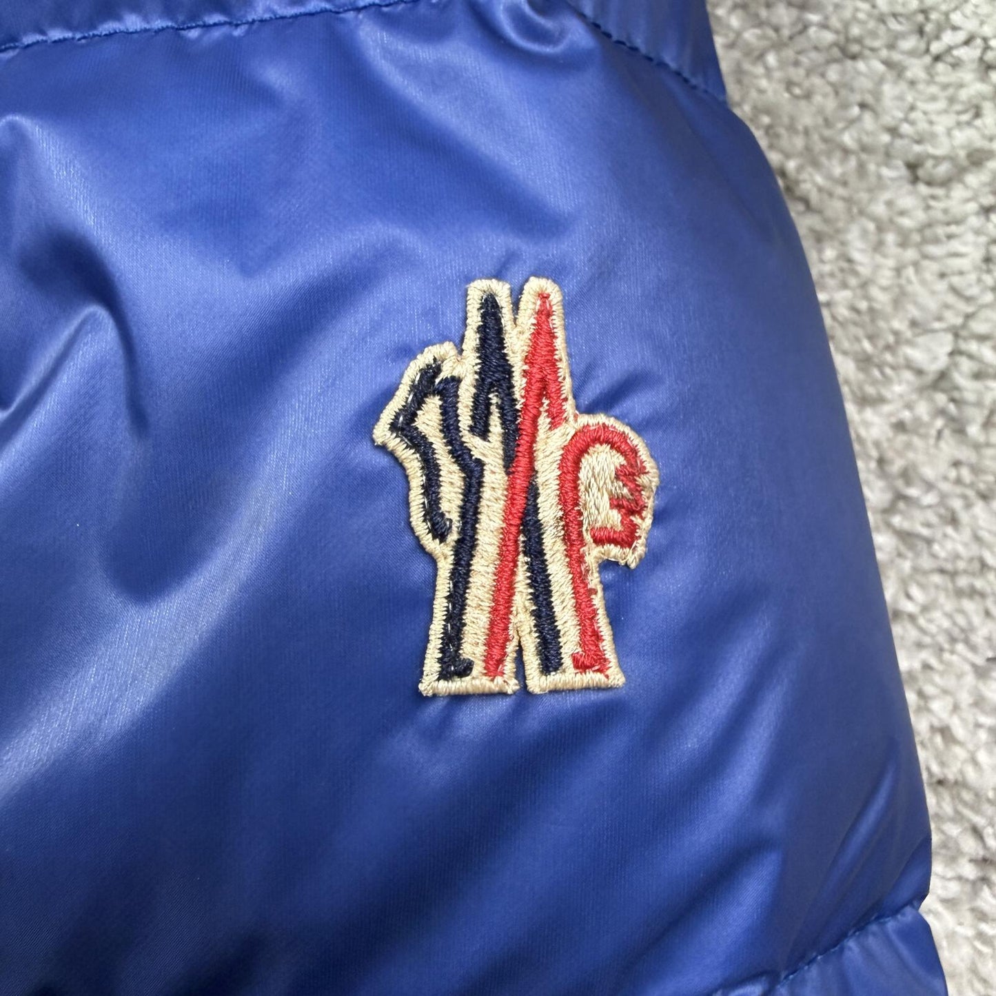 Moncler Mouthe Size 2 Small