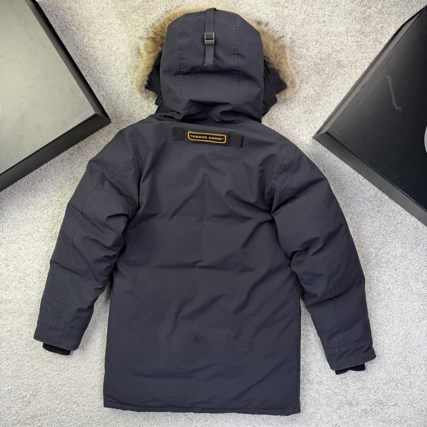 Canada Goose Chateau Navy Parka Size M
