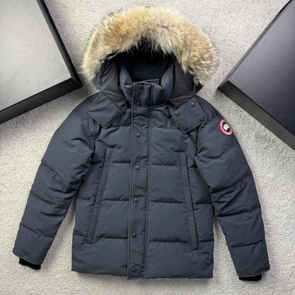 Canada Goose Wyndham Parka Size Small