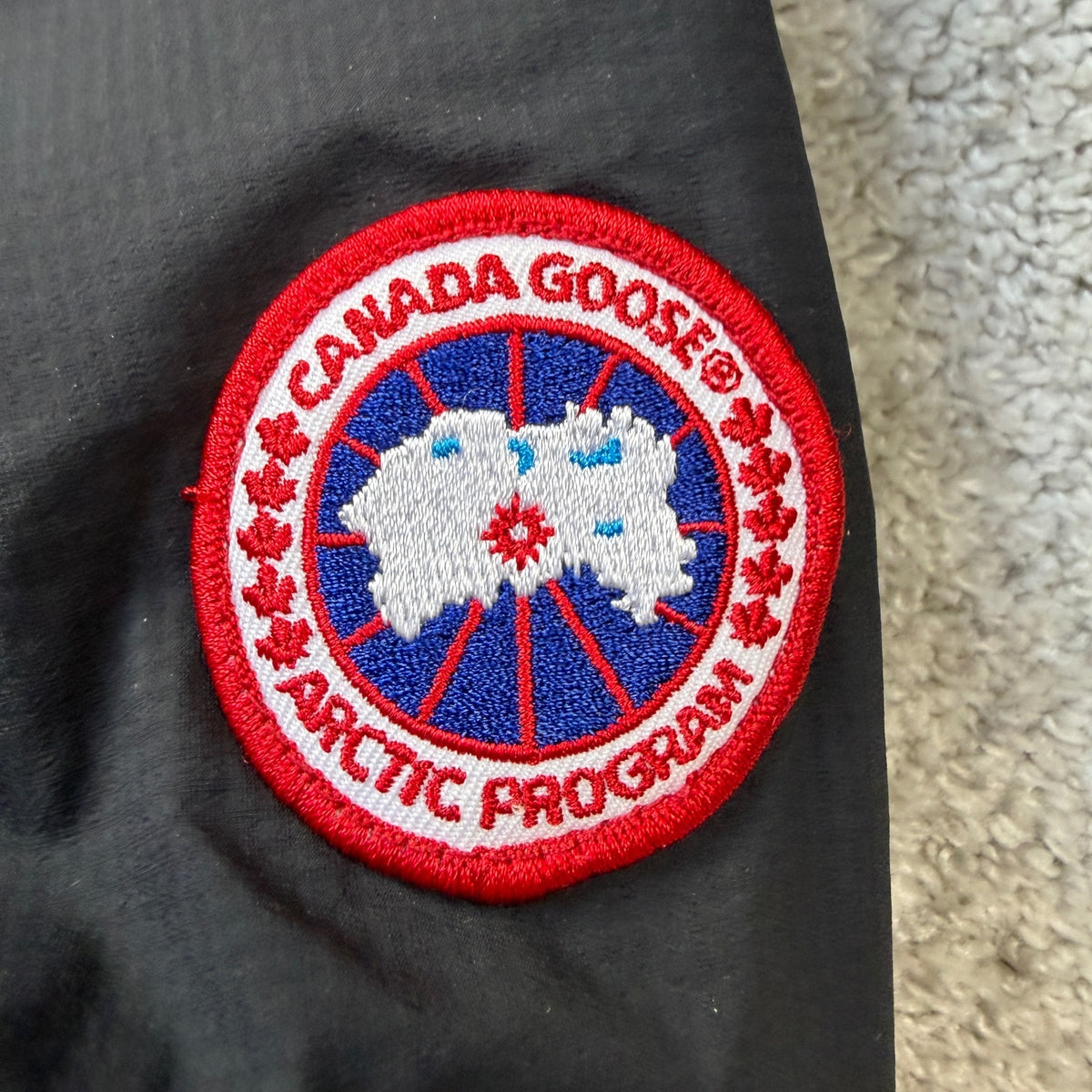 Canada Goose Men’s Lodge Puffer Jacket Size S